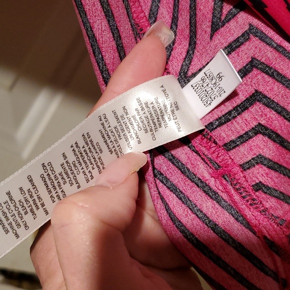 Chico's Raspberry Geometric Top Soft 1 - Picture 6 of 6